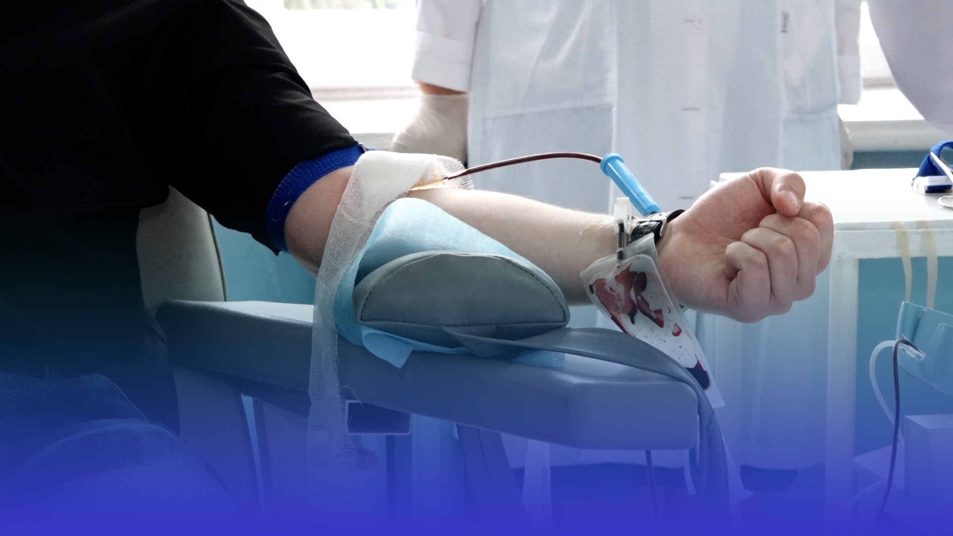 Посвідчення донора крові: тернополянин Денис Демків вп’яте поповнив банк крові для потреб хворих