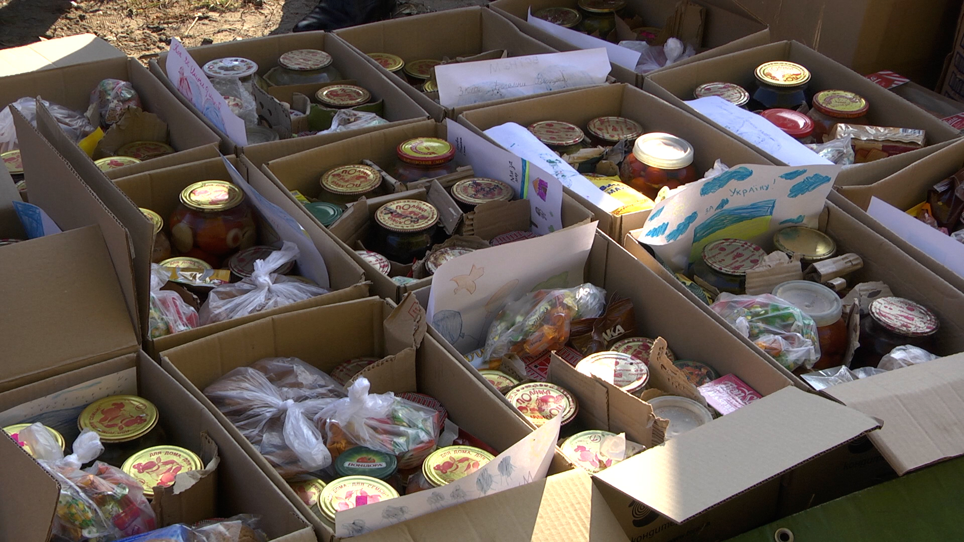 Вареники, консервація та овочі: тернопільські волонтери повезли допомогу на передову