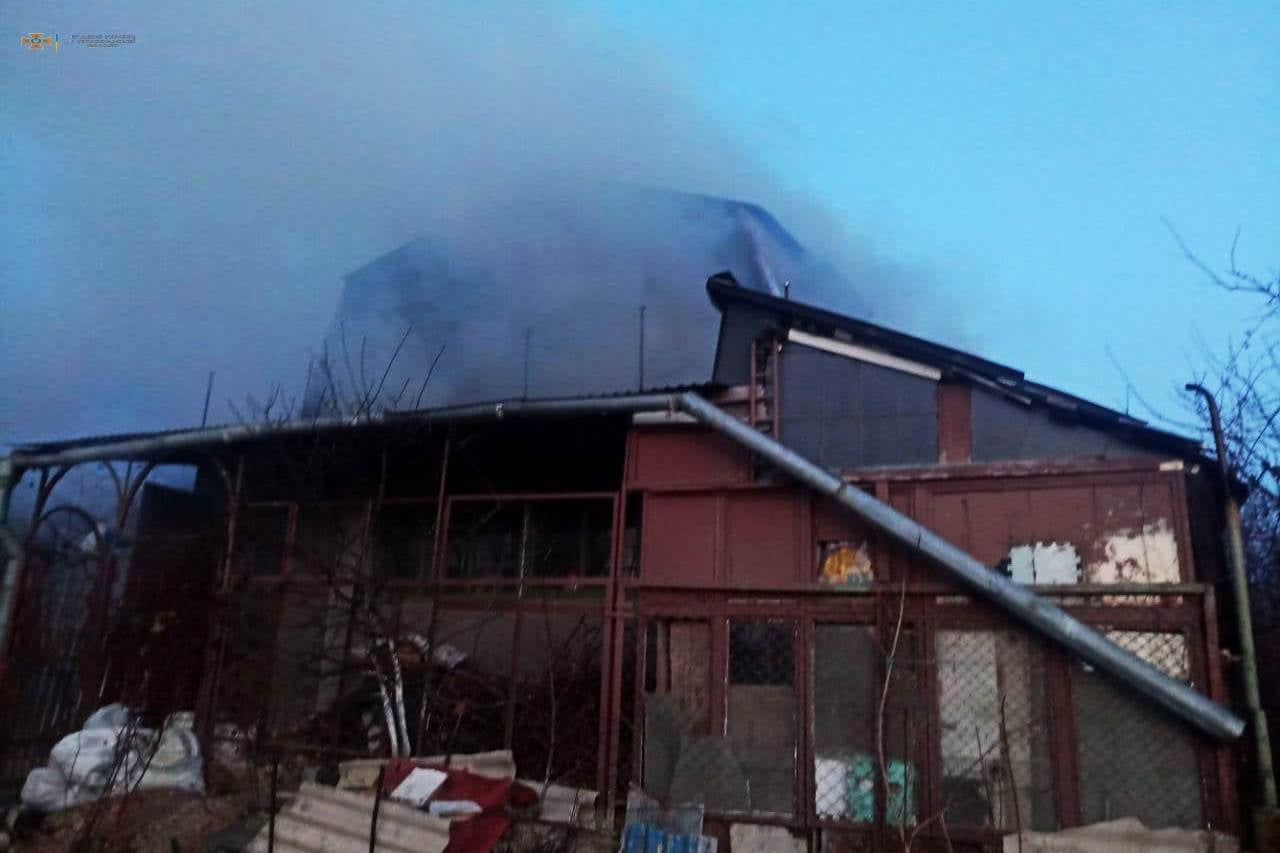 Горів дачний будинок: пожежа трапилась у Тернопільському районі