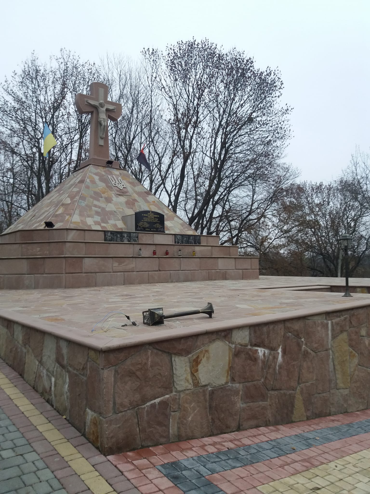 Шукають вандалів: меморіал “Борцям за волю України” пошкодили на Чортківщині