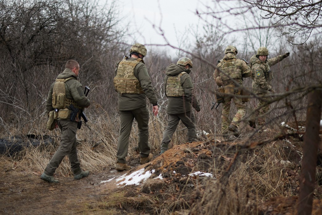 Поранили українського військового: на Донбасі зросла інтенсивність ворожих обстрілів