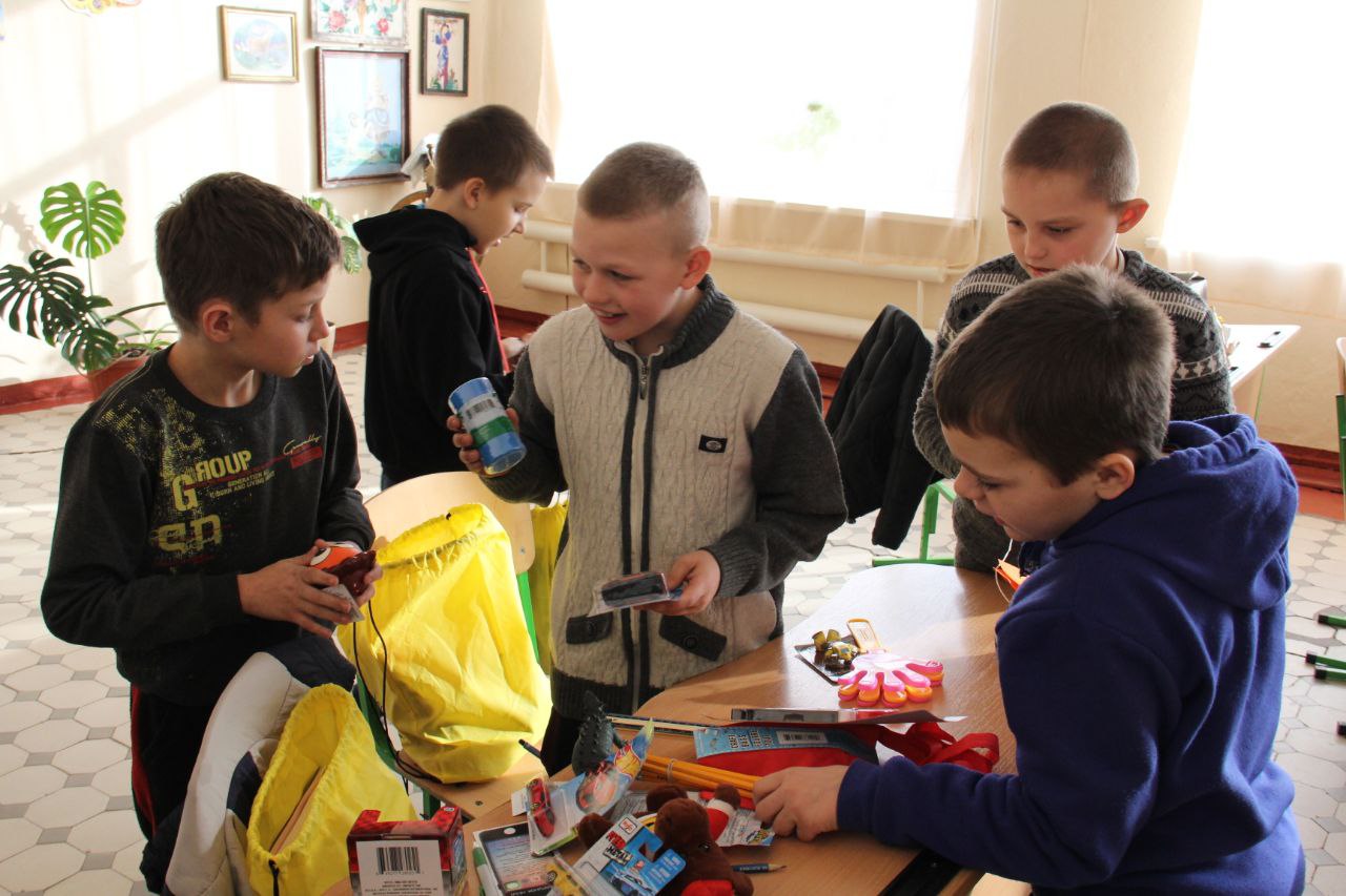 “Подарунок неба”: у Тернополі збирають допомогу для дітей на схід