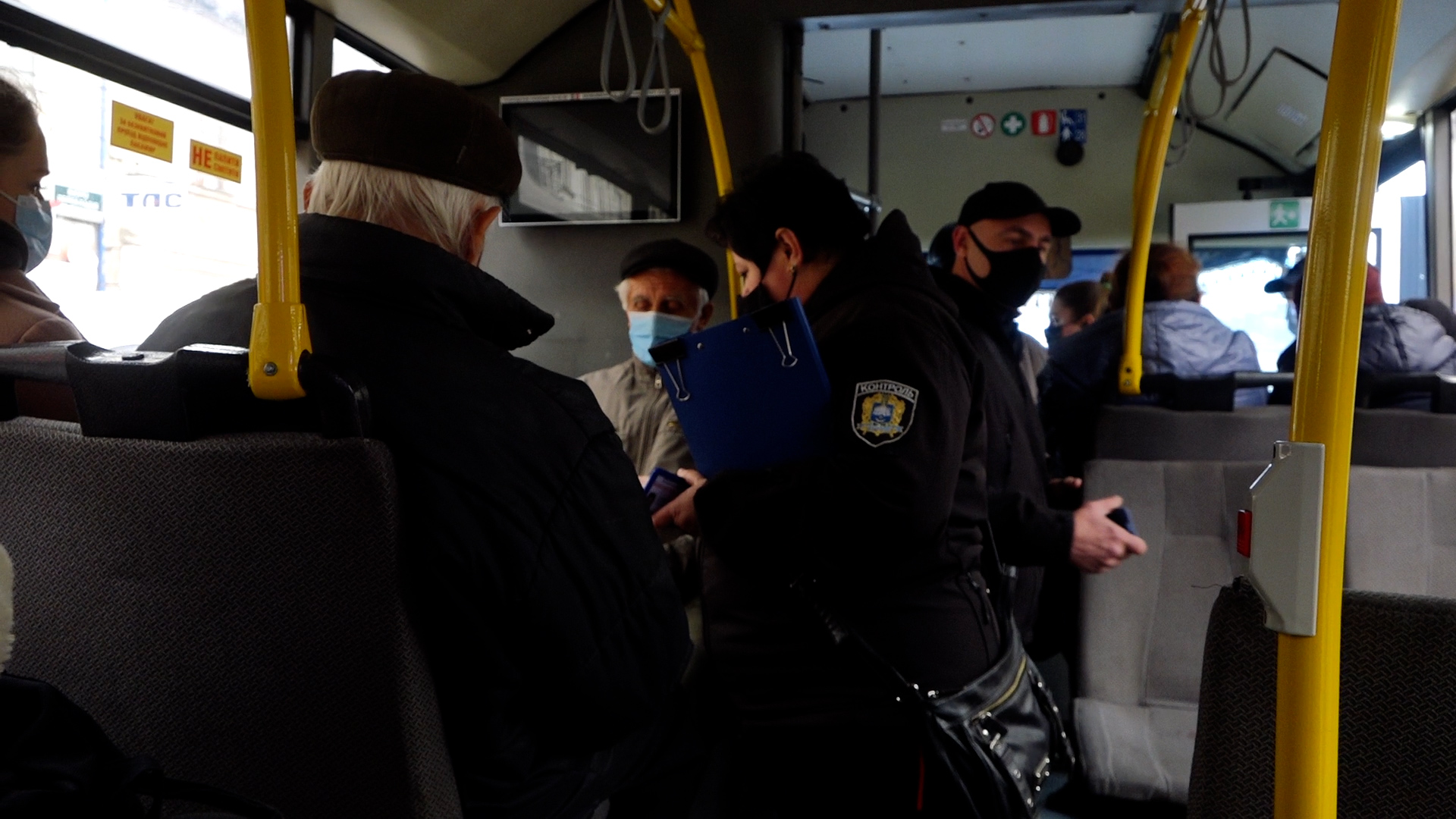 Ковід-сертифікати та безготівкова оплата: як контролюють громадський транспорт у Тернополі