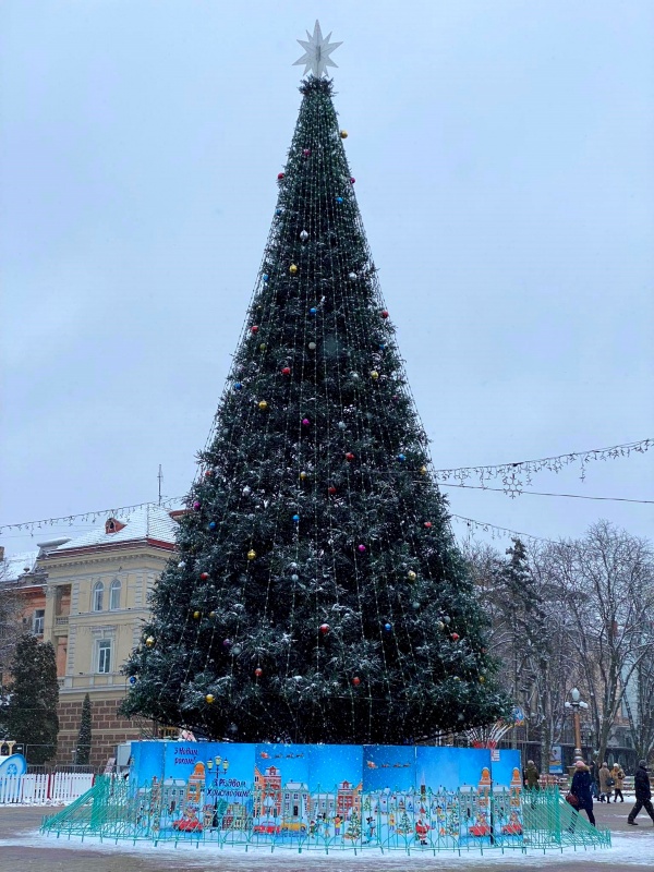 Головну новорічну ялинку “запалять” у Тернополі 10 грудня