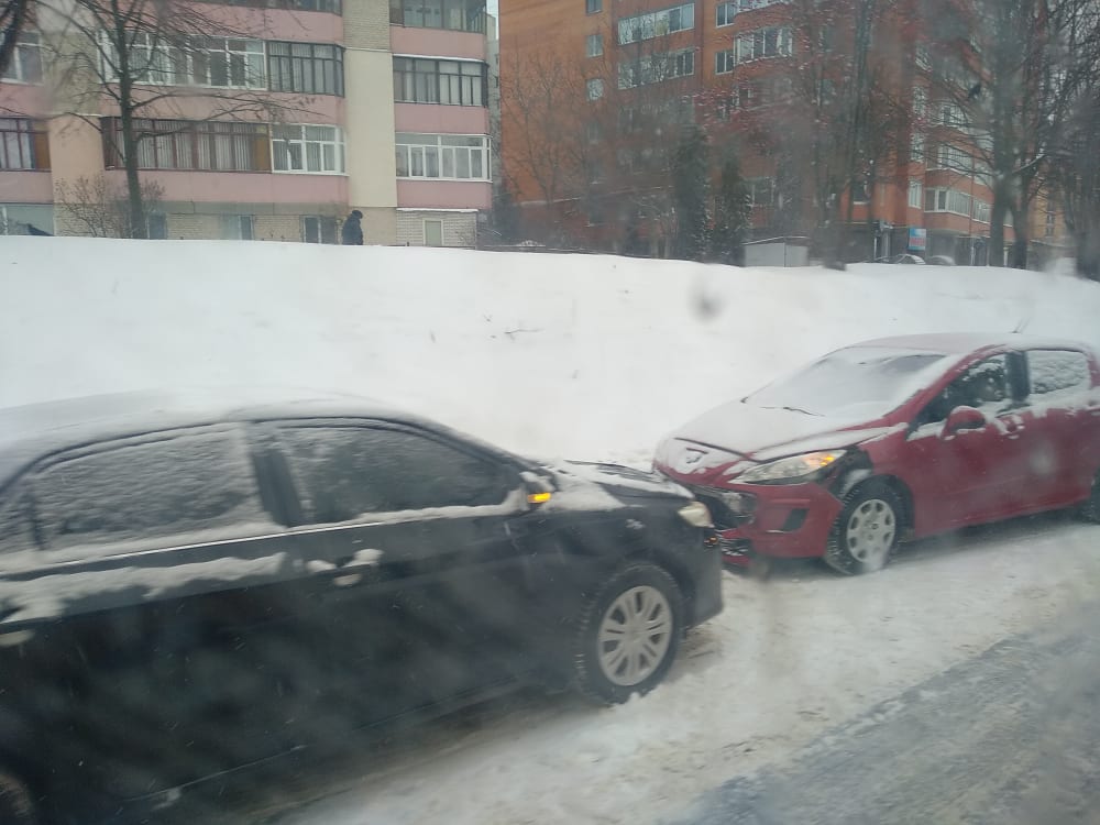 Зіткнулися автівки: автопригода сталася на Дружбі в Тернополі