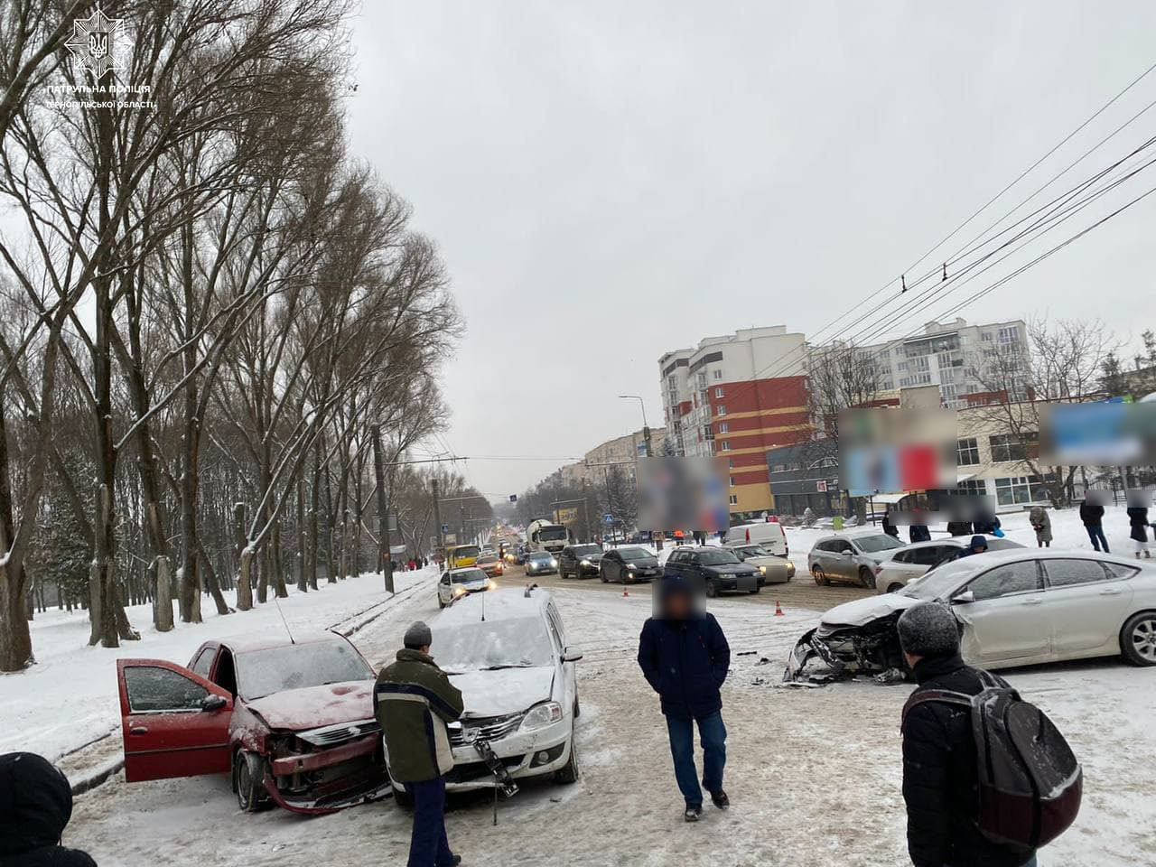 Три автомобілі втрапили в автопригоду на проспекті Злуки