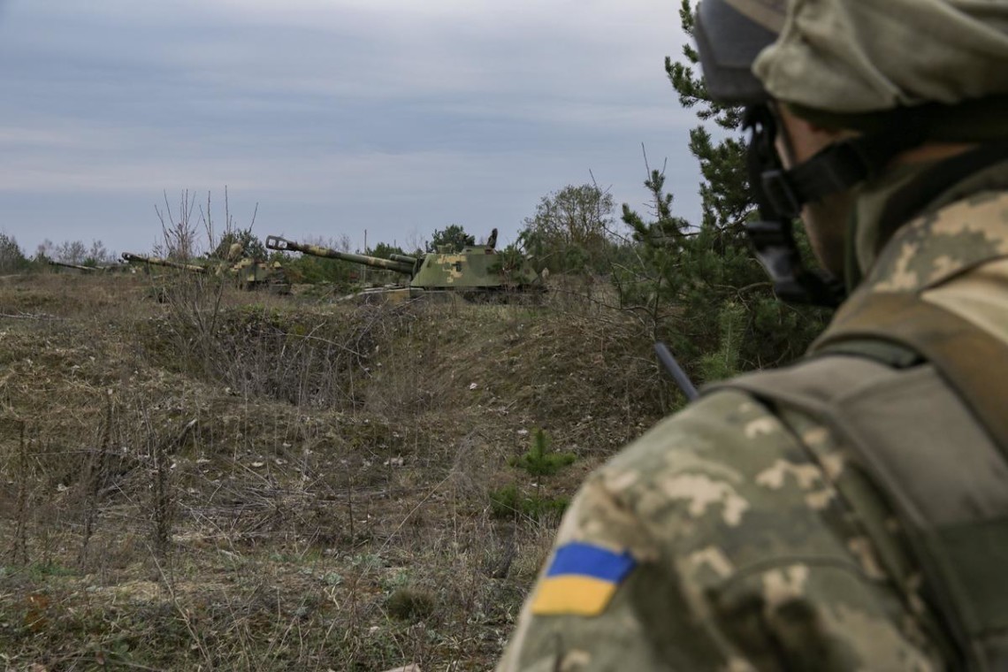 Двох українських військових поранили на Донбасі