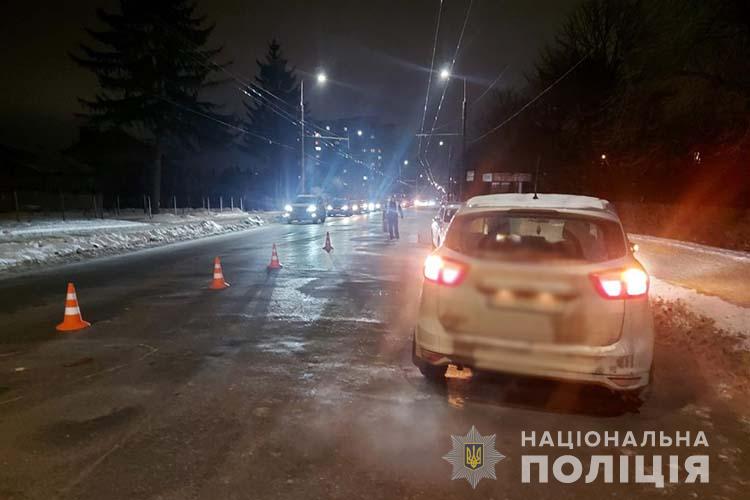Реанімація та численні травми: 17-річну дівчину збила автівка в Тернополі