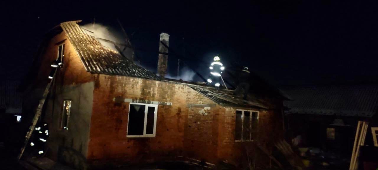 Житловий будинок спалахнув на Тернопільщині