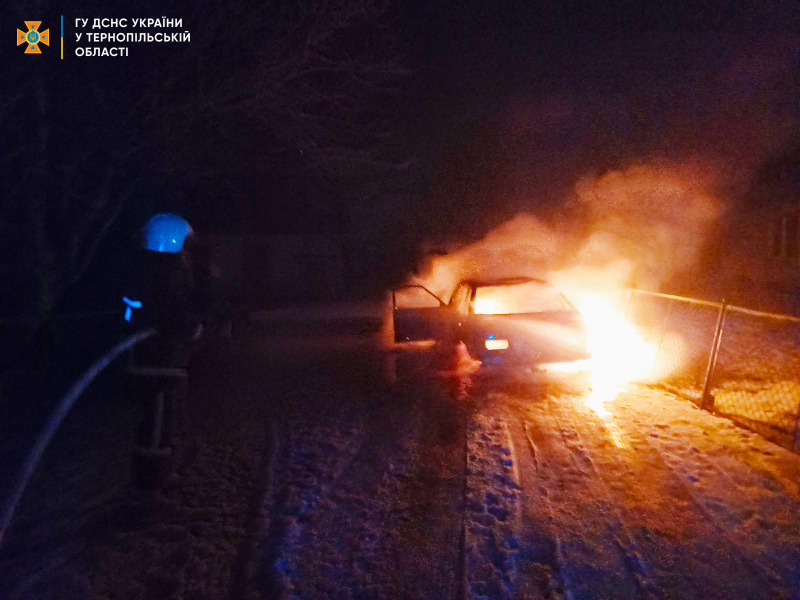 Автомобіль спалахнув у селі на Тернопільщині