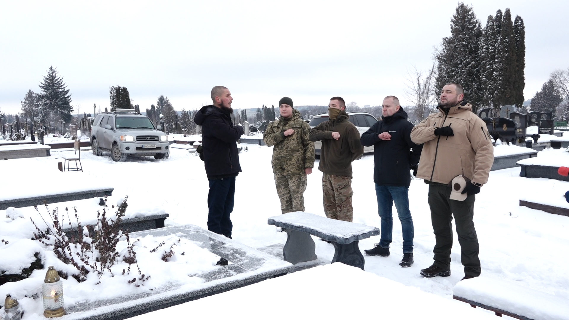 Молитвою українського націоналіста вшанували воїна-добровольця на Микулинецькому цвинтарі