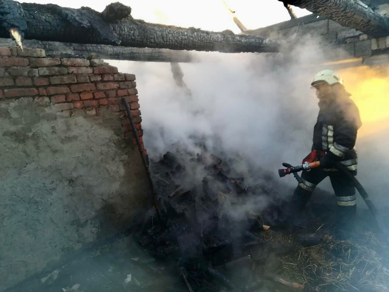 Господарська будівля спалахнула на Тернопільщині