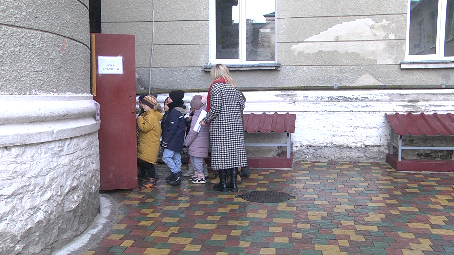 Щоб діти не панікували: в усіх школах Тернопільської громади проводять навчання з евакуації