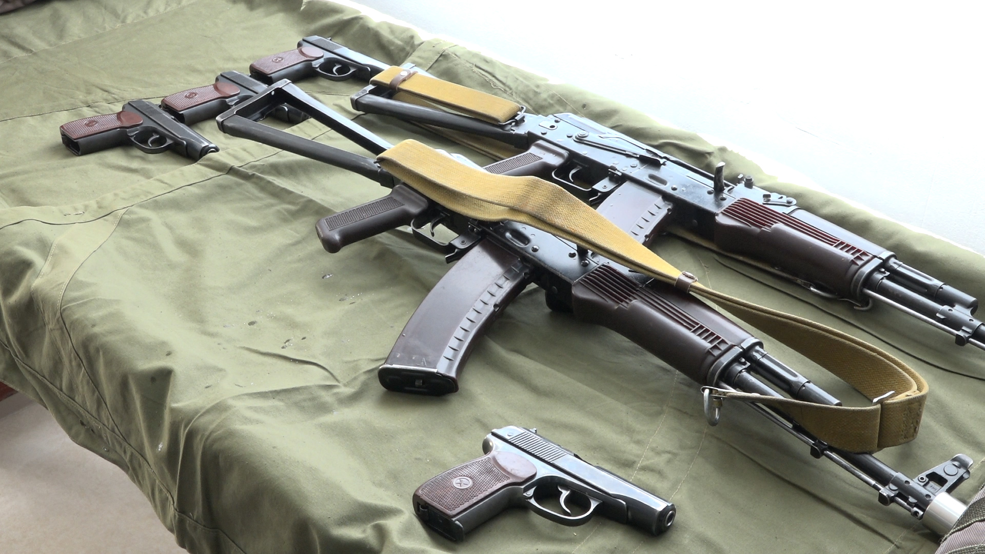 Пістолет під рукою: що кажуть у Тернополі щодо можливої легалізації зброї в Україні