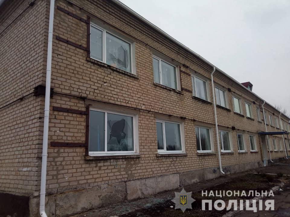 Терористи обстріляли школу на Луганщині