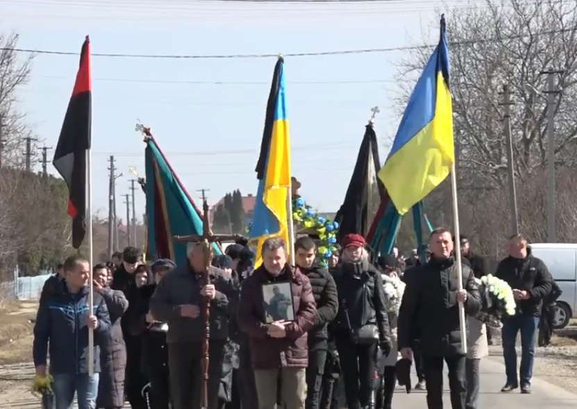 Загинув, захищаючи Україну: у Нагірянці поховали бійця Михайла Москалика