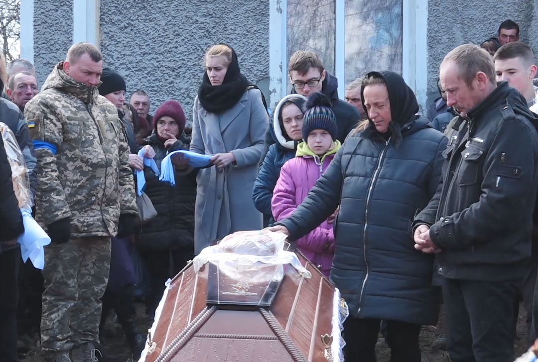 З 18-річним Андрієм Філиком, який загинув у Миколаєві, попрощались у рідному селі