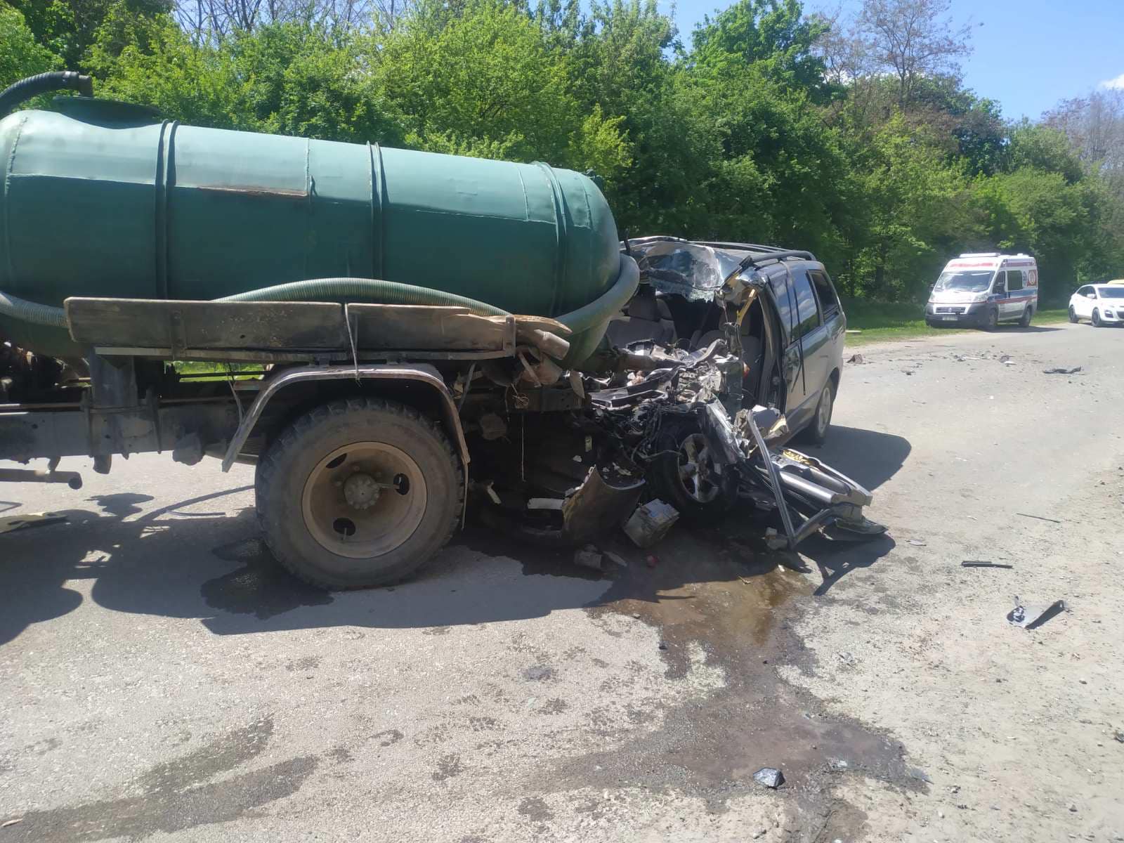 Вантажівка та легкове авто зіткнулися на Тернопільщині