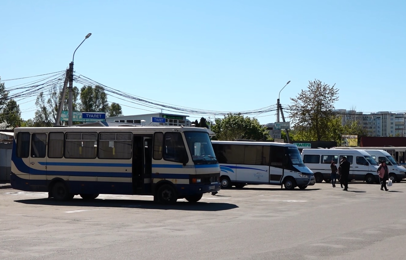 Бензинова криза: автобуси на Тернопільщині не виїжджають на маршрути