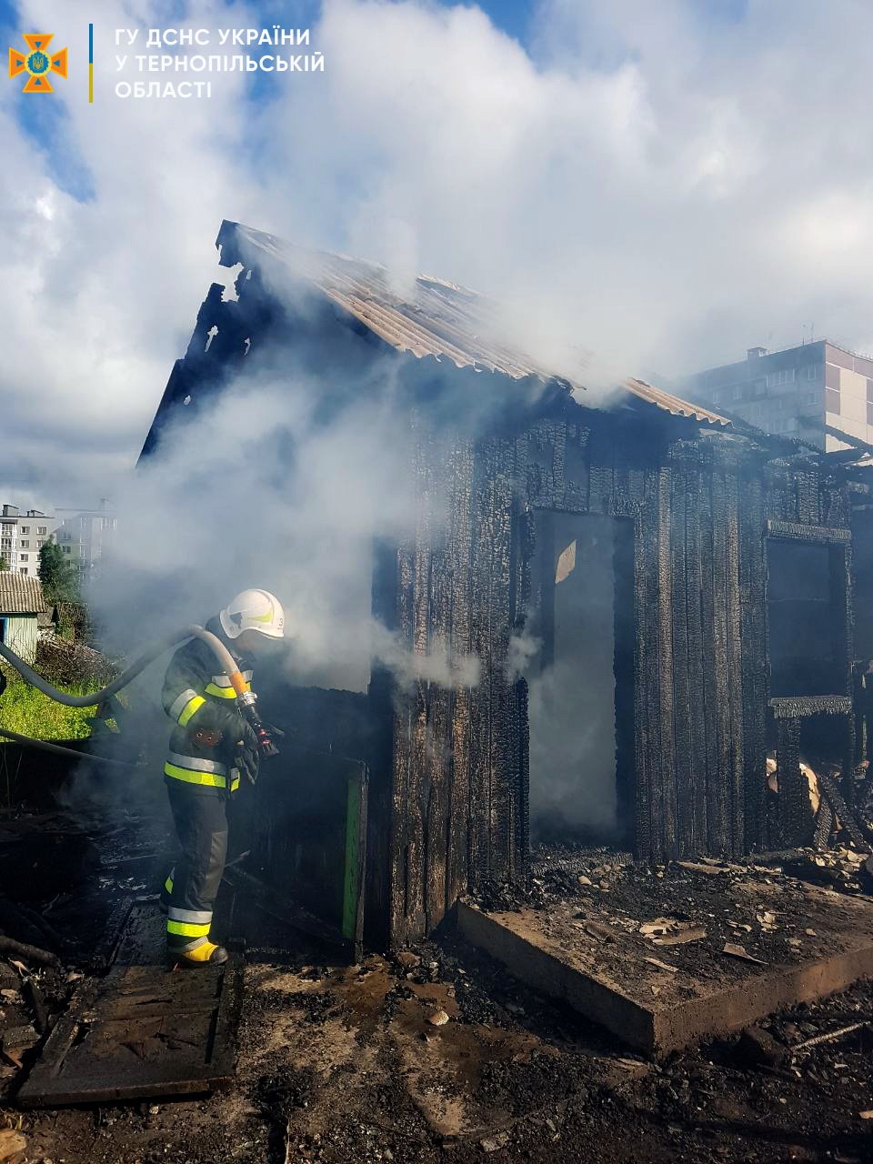 Спалахнув дачний будинок в одному з мікрорайонів Тернополя