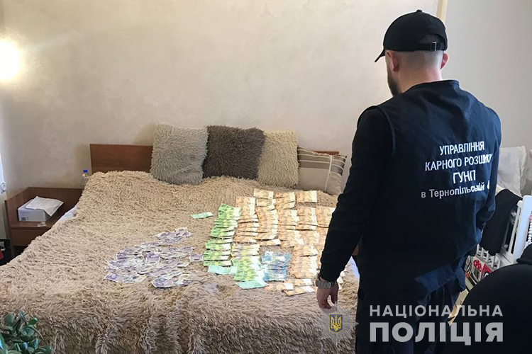 Волонтери-шахраї з Тернопільщини зібрали гроші на ЗСУ, а витратили їх на власні потреби