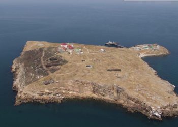 росіяни покинули острів Зміїний, але продовжують штурмувати українські міста та громади