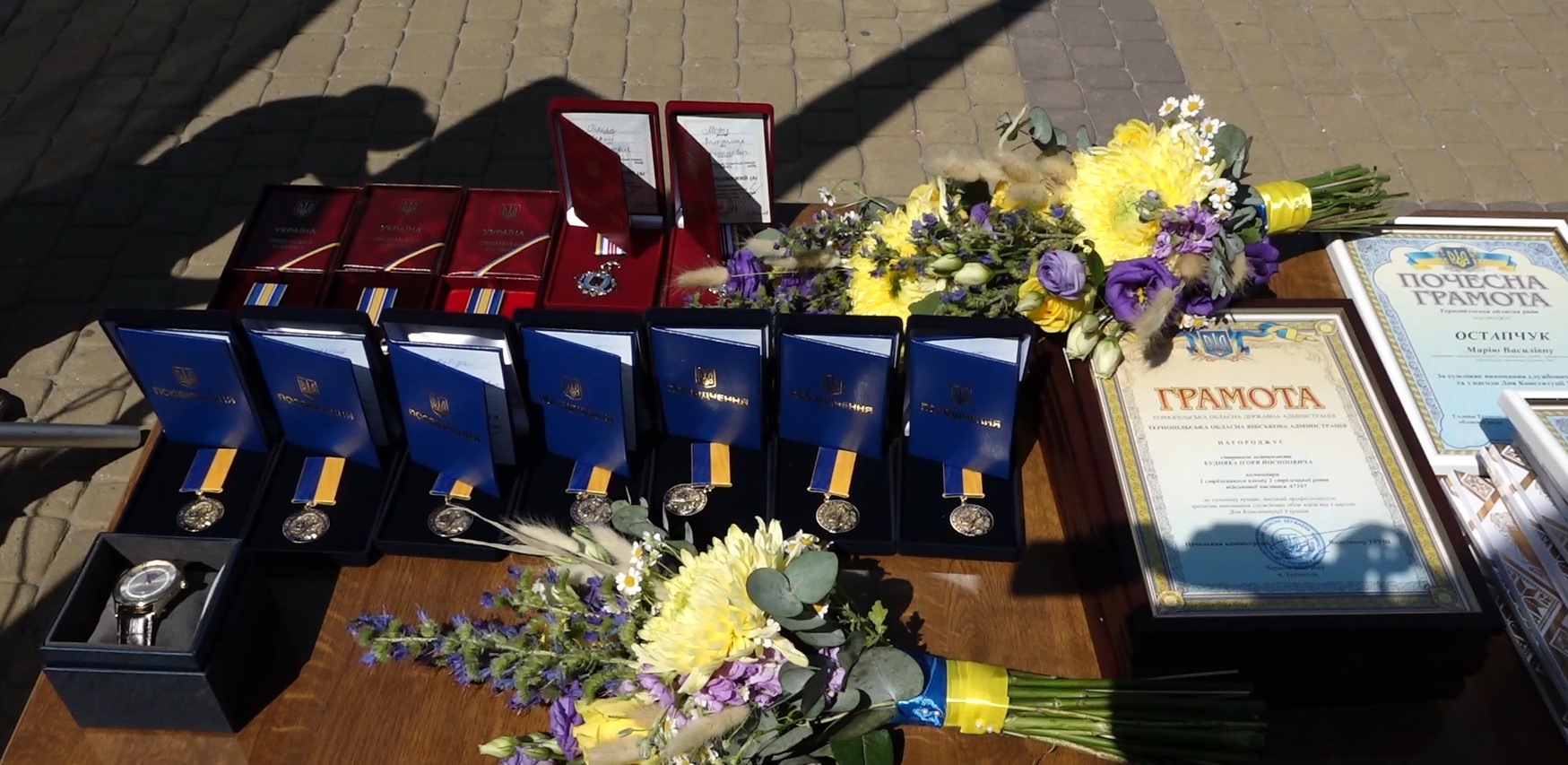З нагоди Дня Конституції України у Тернополі вшанували волонтерів і військових, частину посмертно