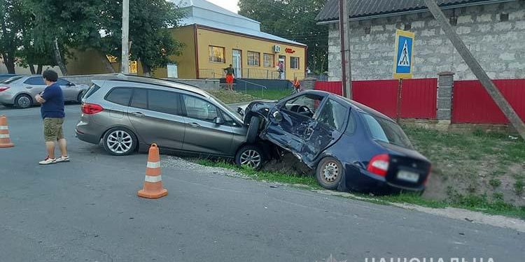 Машину відкинуло: в аварії на Тернопільщині постраждала дівчина