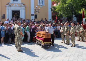 Із воїном Володимиром Сошиком прощаються у Бережанах