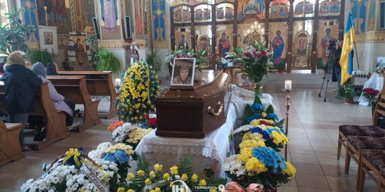 Із воїном Олександром Осадком прощаються у Тернополі