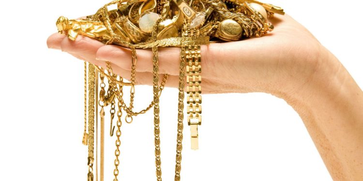 Жінку, яка пограбувала ювелірний магазин, розшукують у Тернополі