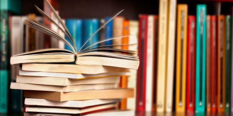 Володимир Зеленський підписав “книжковий” закон: що він передбачає