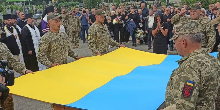 Полеглого воїна Миколу Голубовича проводжають в останню путь у Тернополі