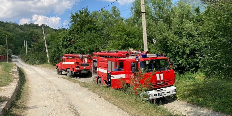Господарська будівля спалахнула в селі на Тернопільщині