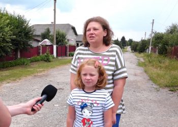 Частину своєї зарплати переселенка з Харкова віддає на волонтерство на Тернопільщині