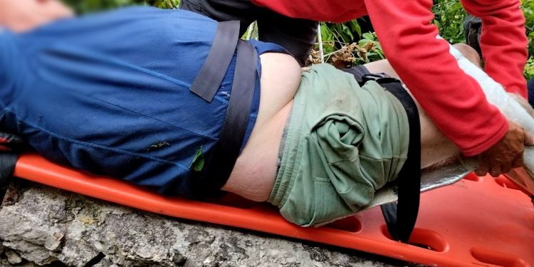 Чоловіка з ями визволяли рятувальники на Підволочищині