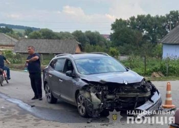 Двоє людей травмувалися в аварії у селі неподалік Тернополя