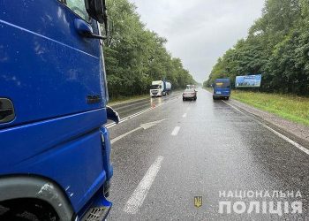 Автобус та вантажівка зіткнулися неподалік Тернополя
