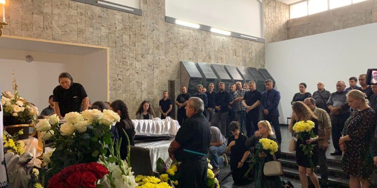 Загиблого внаслідок жахливої ДТП депутата Івана Мурина проводжають в останню путь у Тернополі