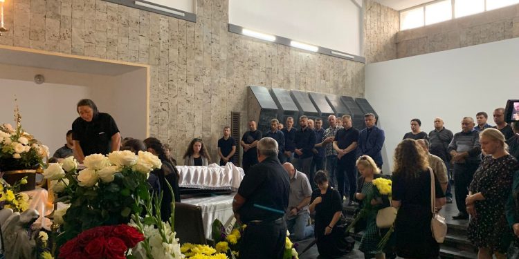 Загиблого внаслідок жахливої ДТП депутата Івана Мурина проводжають в останню путь у Тернополі