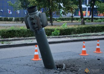 росіяни ракетами обстрілюють і руйнують українські міста
