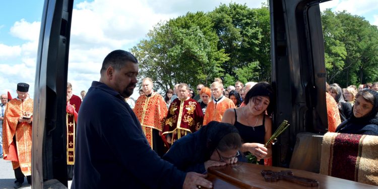 Із захисником України Олексієм Карповим попрощалися на Збаражчині