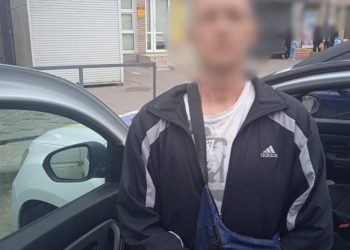 Чоловіка, який взяв мобільний і втік, розшукали правоохоронці