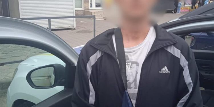 Чоловіка, який взяв мобільний і втік, розшукали правоохоронці