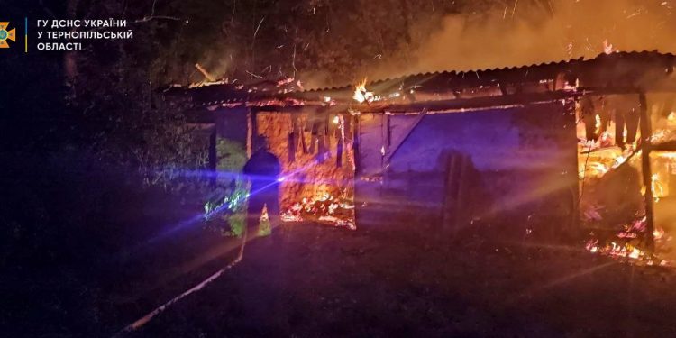 Господарська будівля горіла у Скориківській громаді