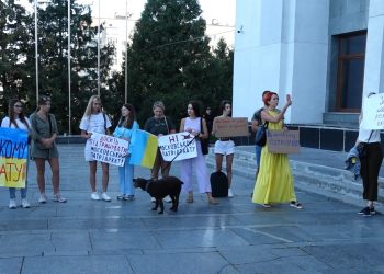Жителі Тернопільщини влаштували протест під стінами адміністрації