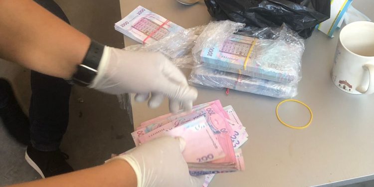 Оголосили підозру тернополянину, який продавав військову амуніцію з гуманітарної допомоги