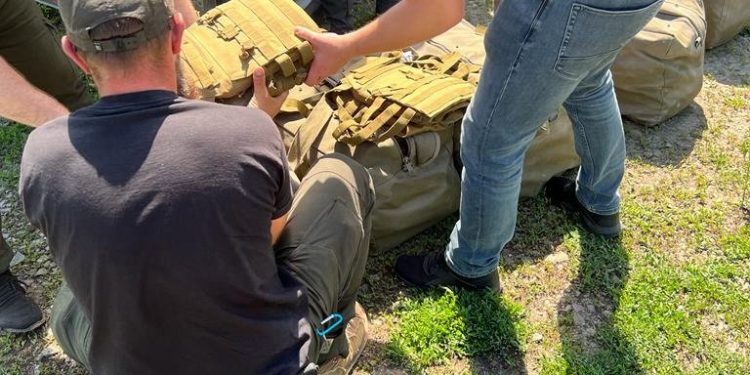 Оголосили підозру тернополянину, який продавав військову амуніцію з гуманітарної допомоги