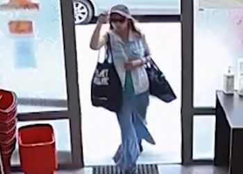 Підозрювану у магазинній крадіжці, розшукують тернопільські поліцейські