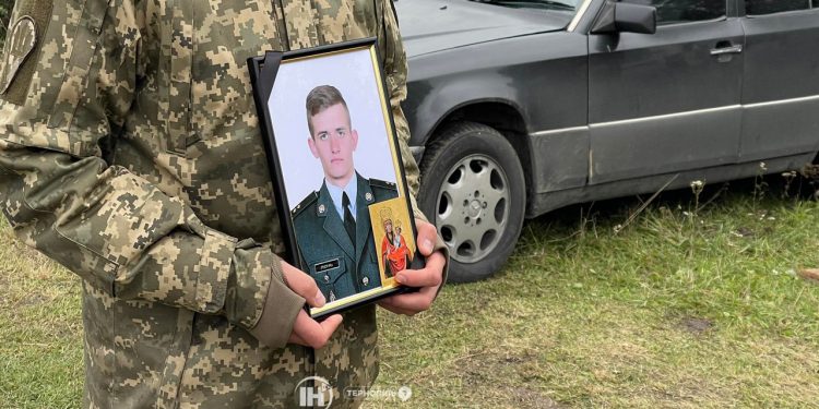 21-річного воїна Тараса Леня, якого пів року вважали зниклим, поховали на Тернопільщині